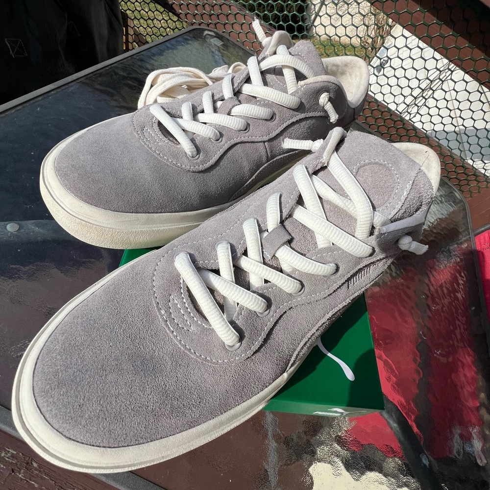 Men’s Capri Royal Suede Pumas (Concrete Grey/Frosted Ivory)